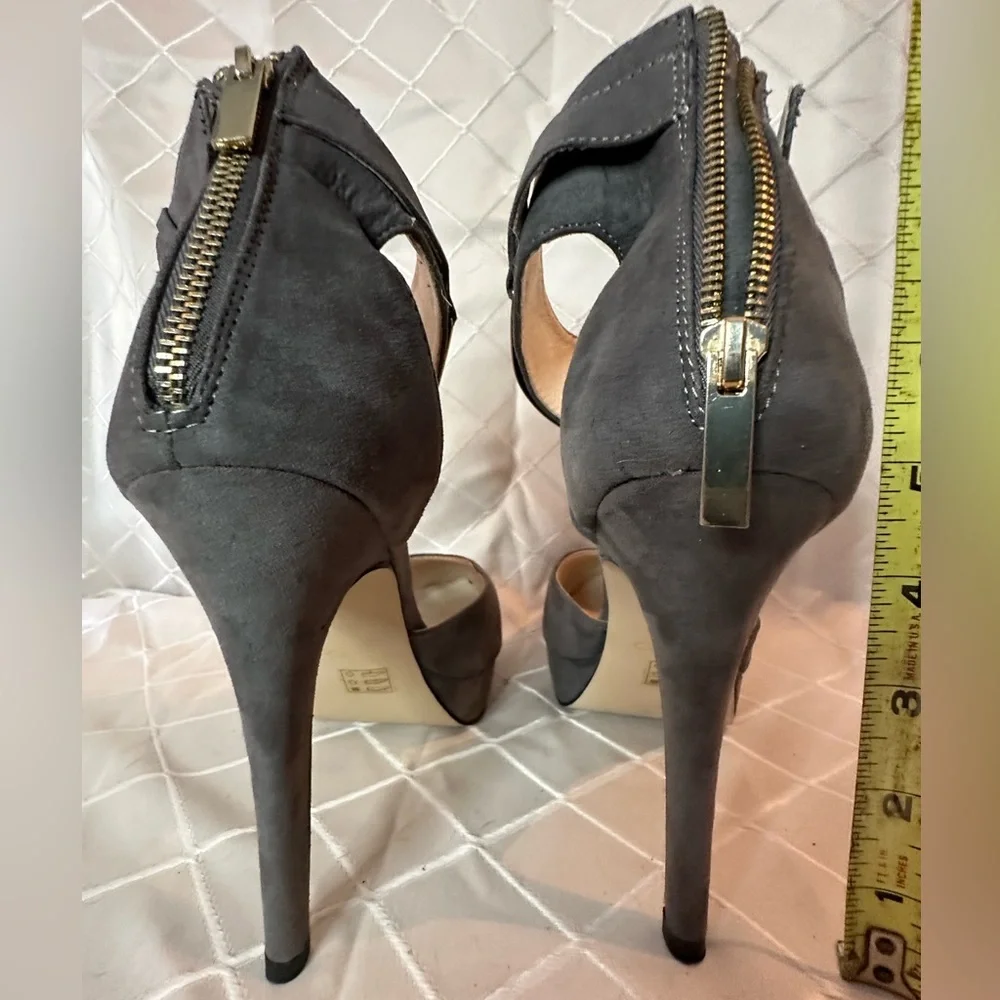 Beautiful Aldo Grey Suede Platform Heels with Gold Metal Accents, Size 9 - Picture 5 of 15